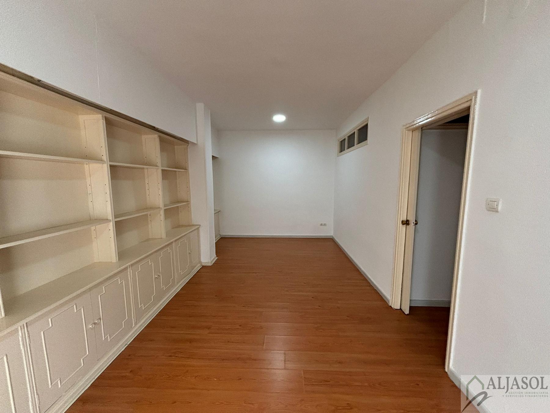 For sale of office in Sevilla