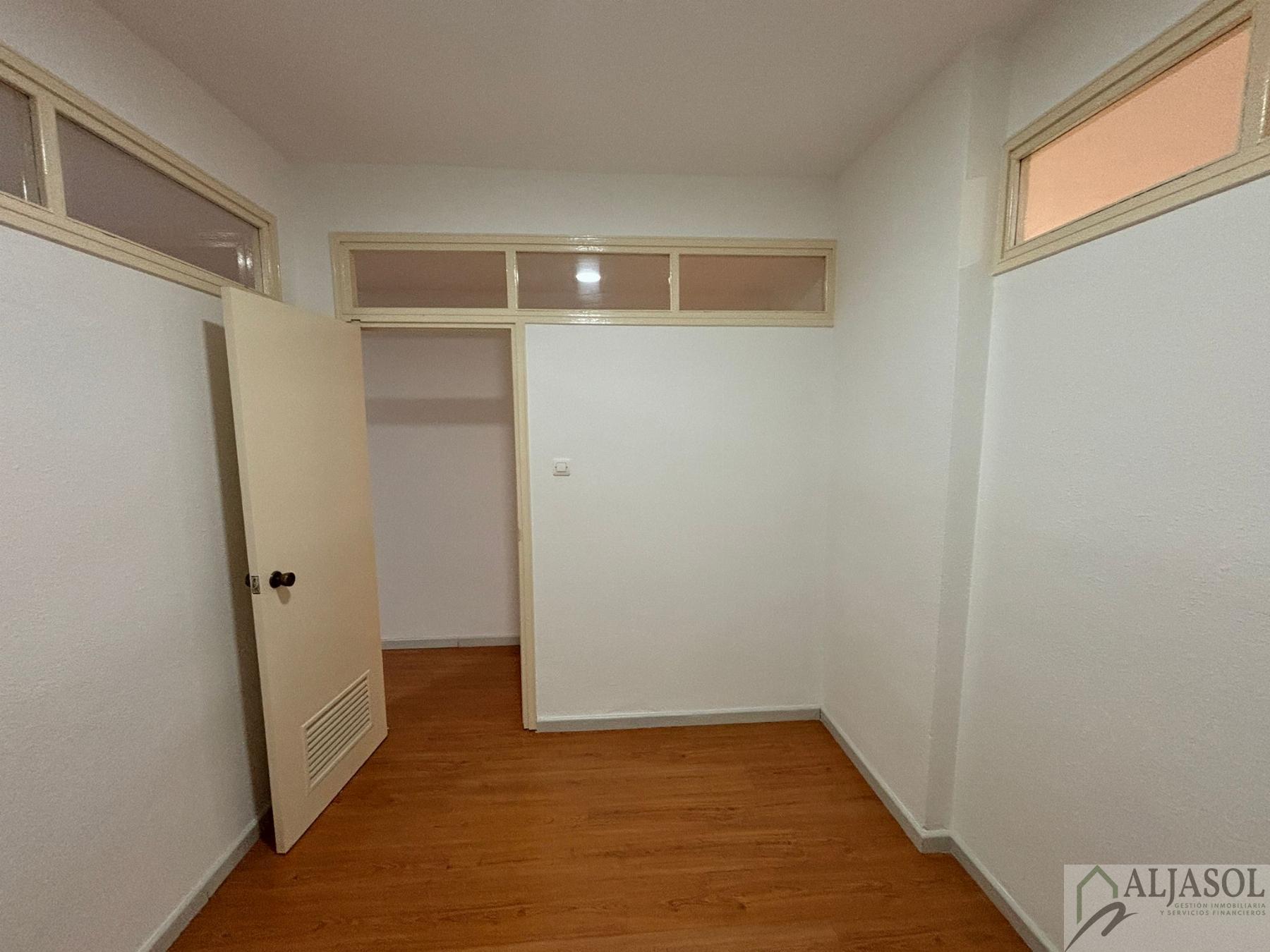For sale of office in Sevilla