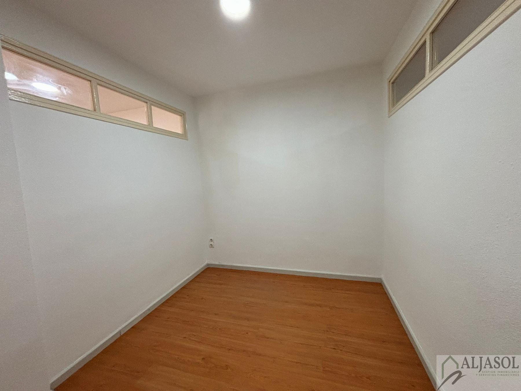 For sale of office in Sevilla