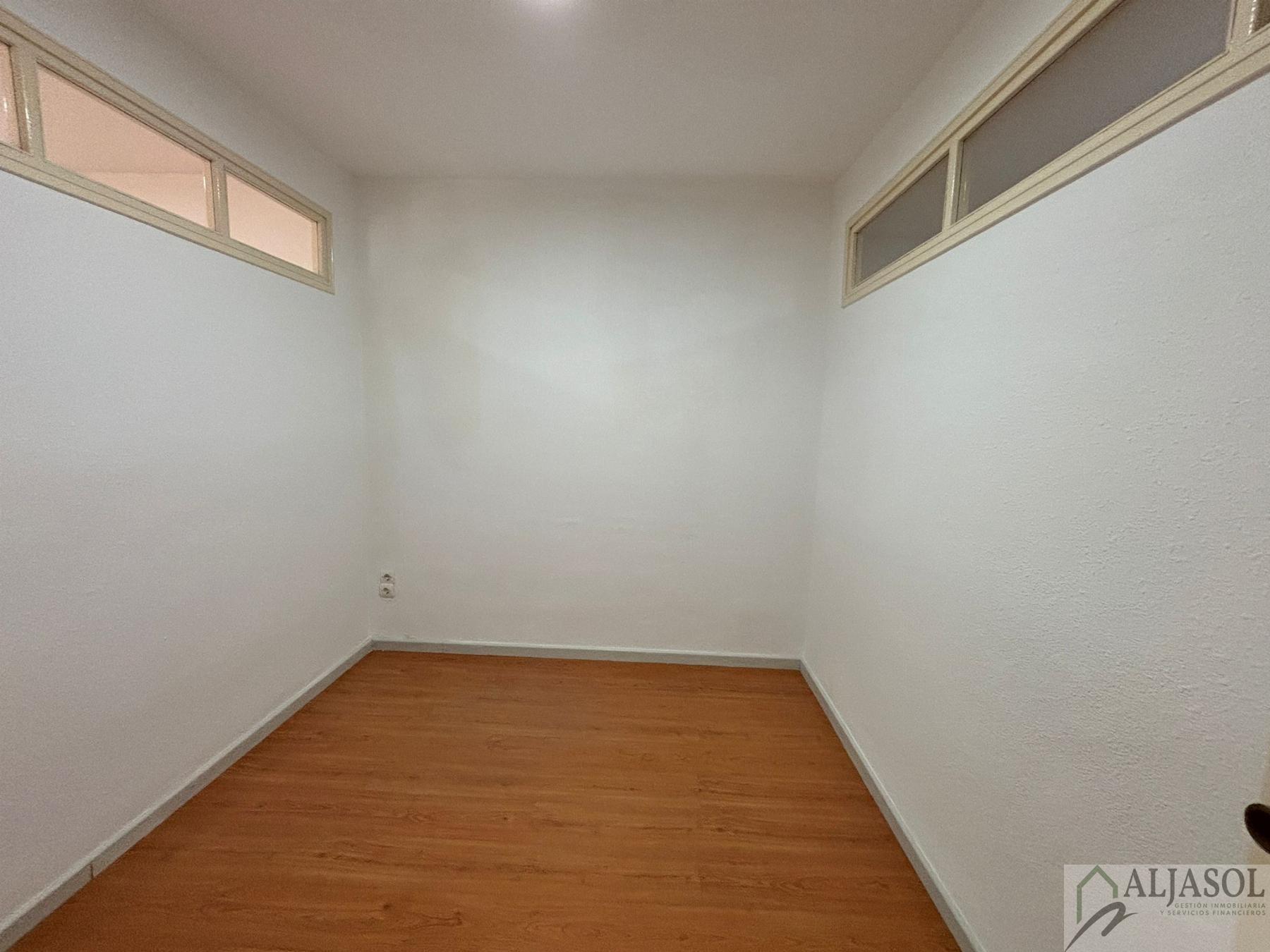 For sale of office in Sevilla