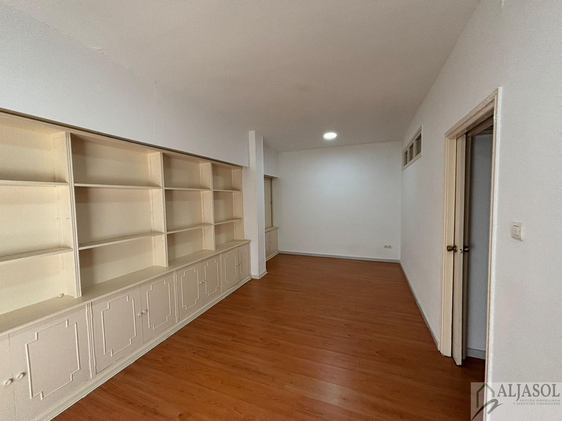For sale of office in Sevilla