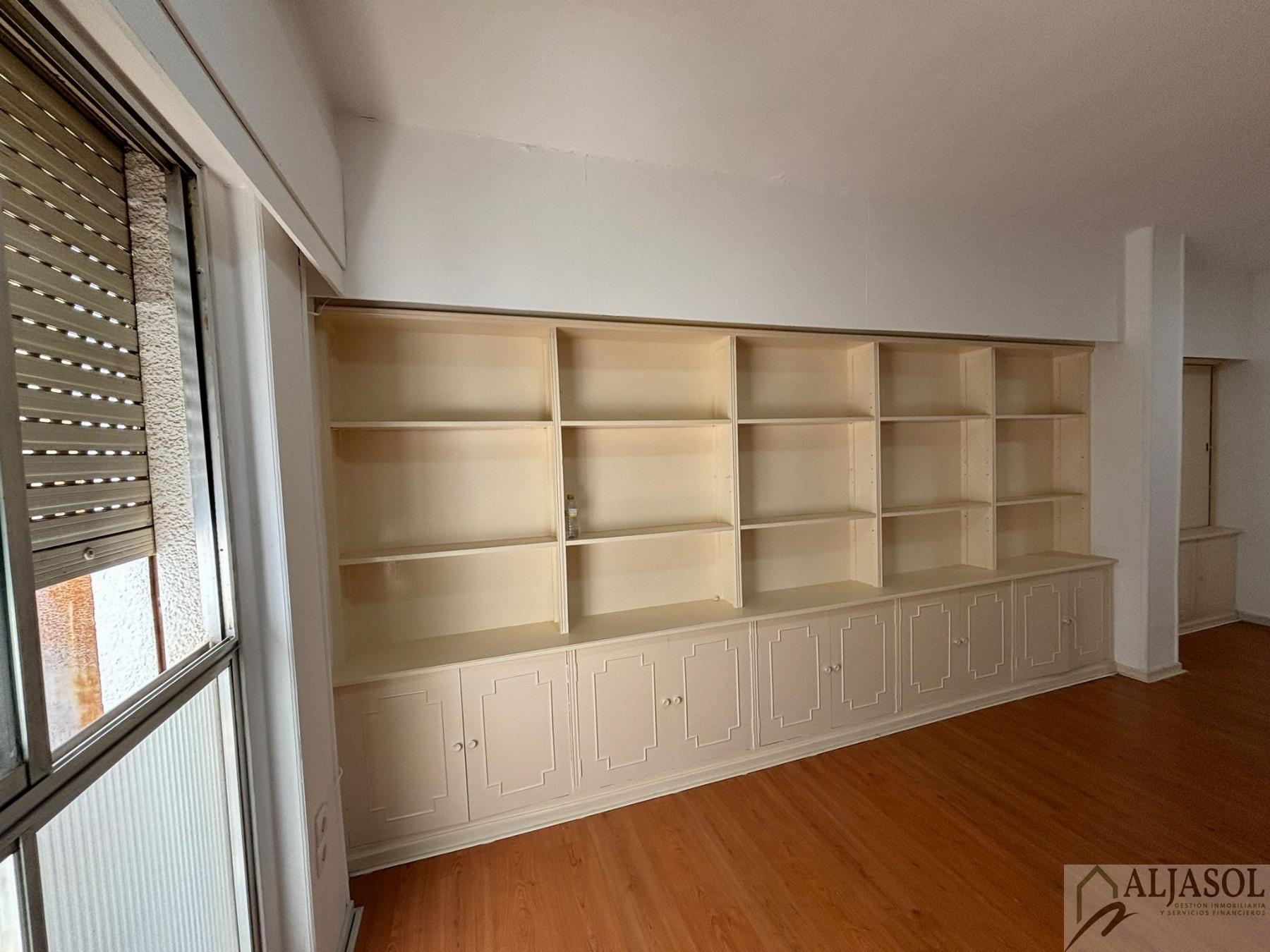 For sale of office in Sevilla