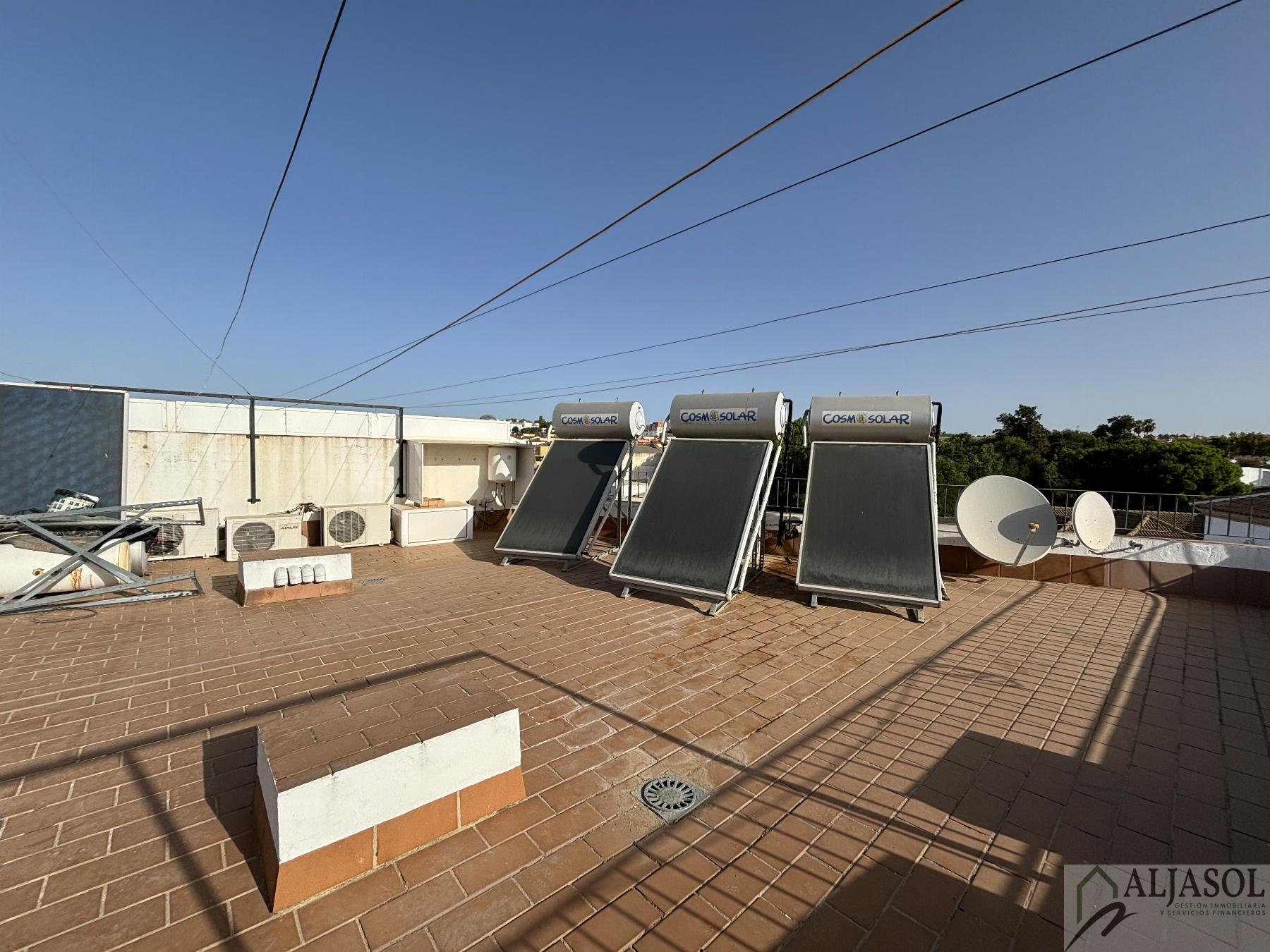 For sale of building in Sanlúcar la Mayor