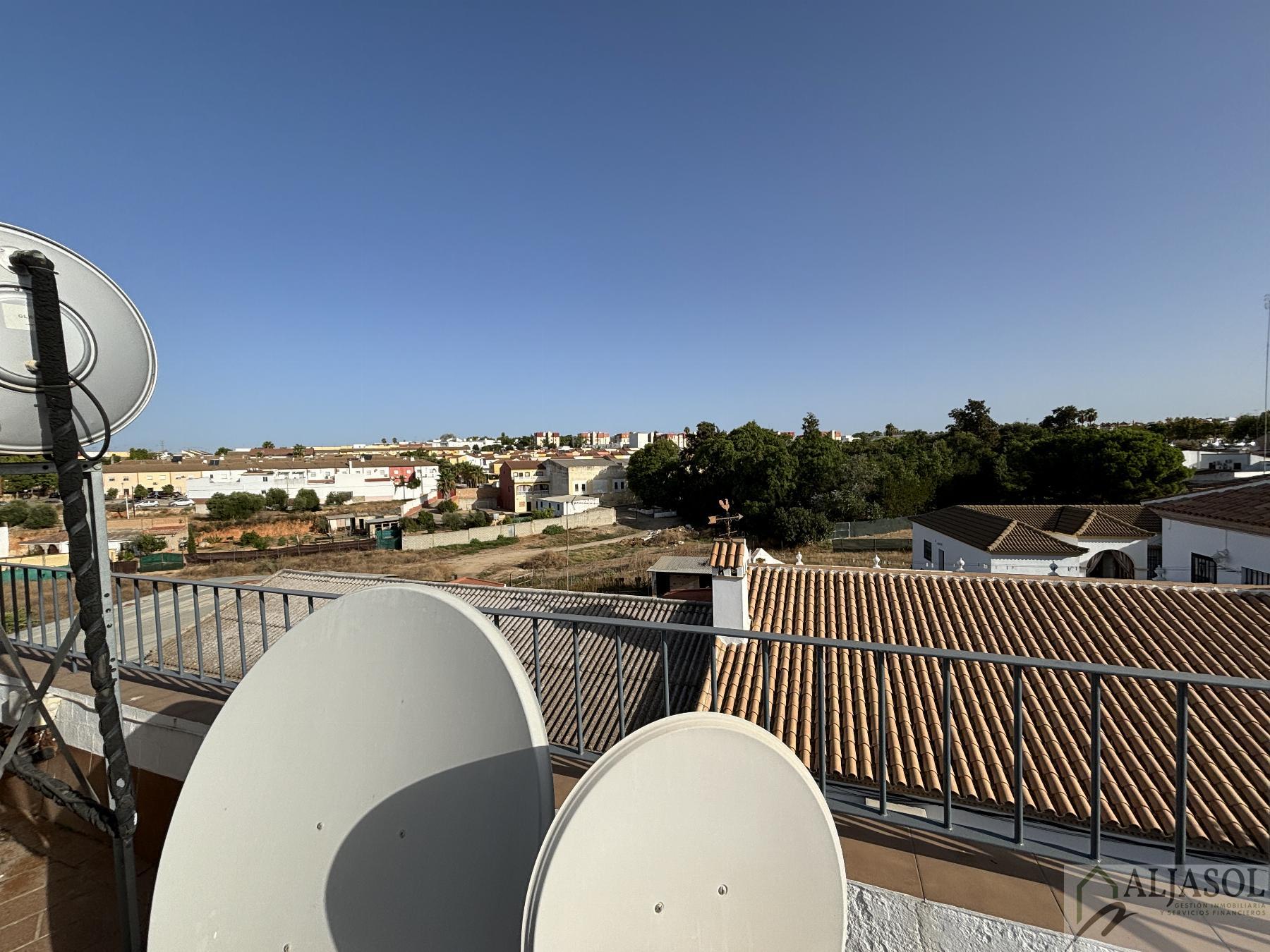 For sale of building in Sanlúcar la Mayor
