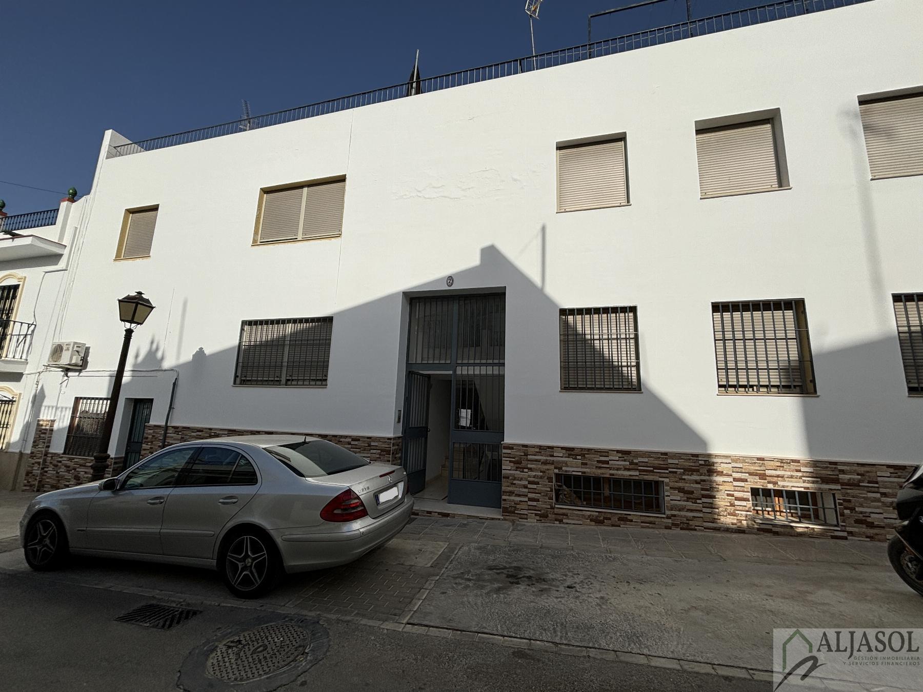 For sale of building in Sanlúcar la Mayor