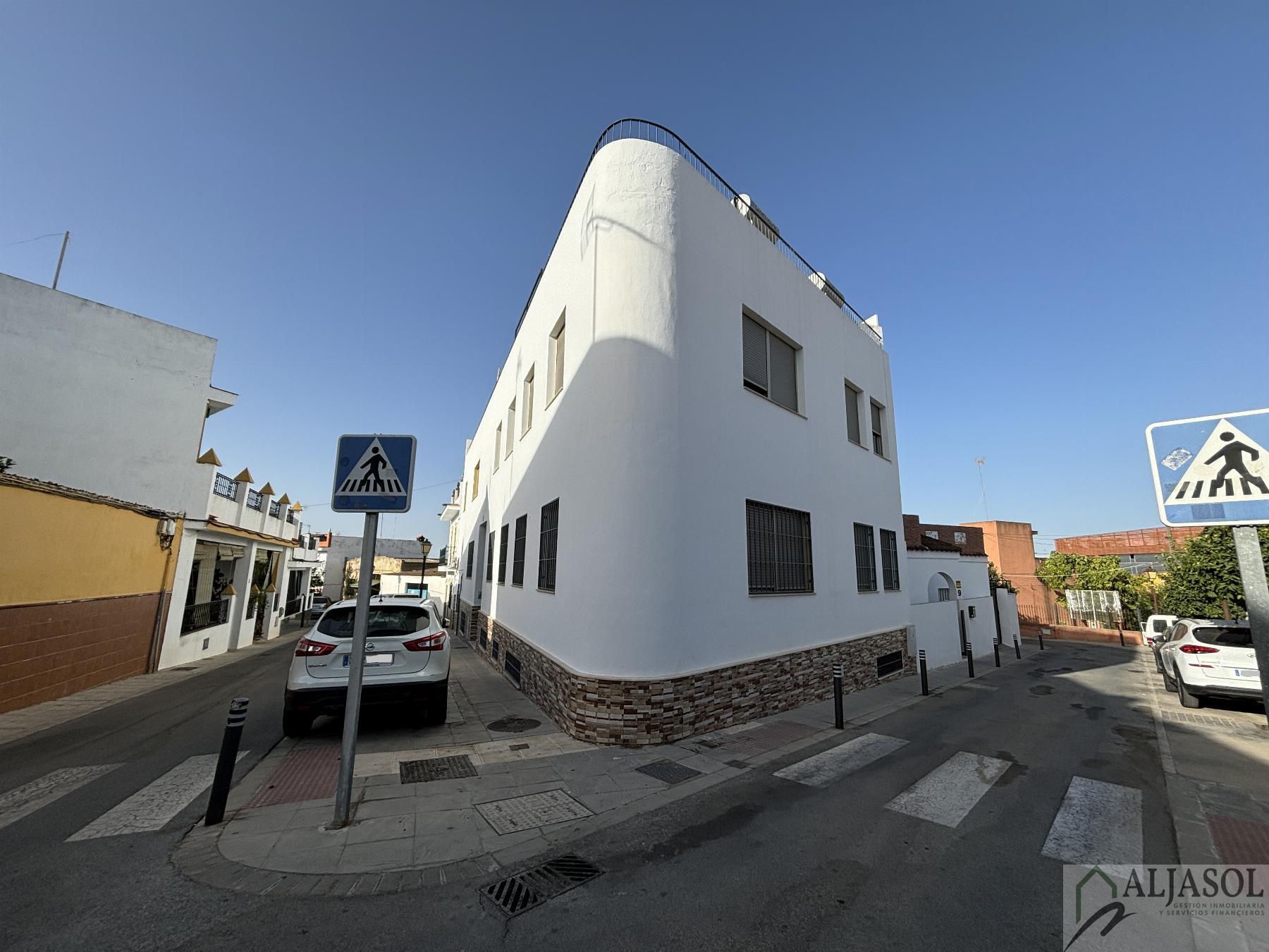 Venta de edificio en Sanlúcar la Mayor