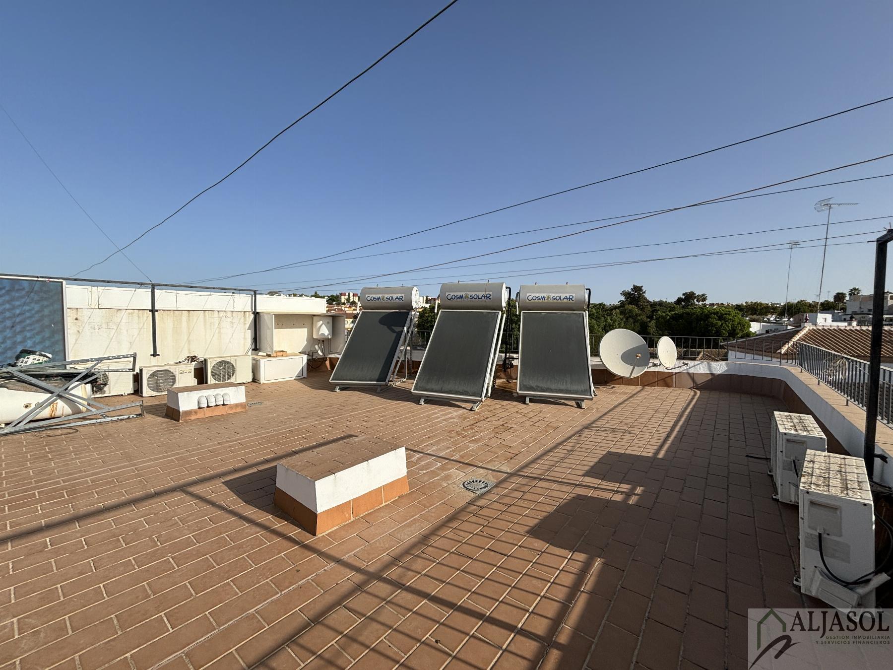 For sale of building in Sanlúcar la Mayor