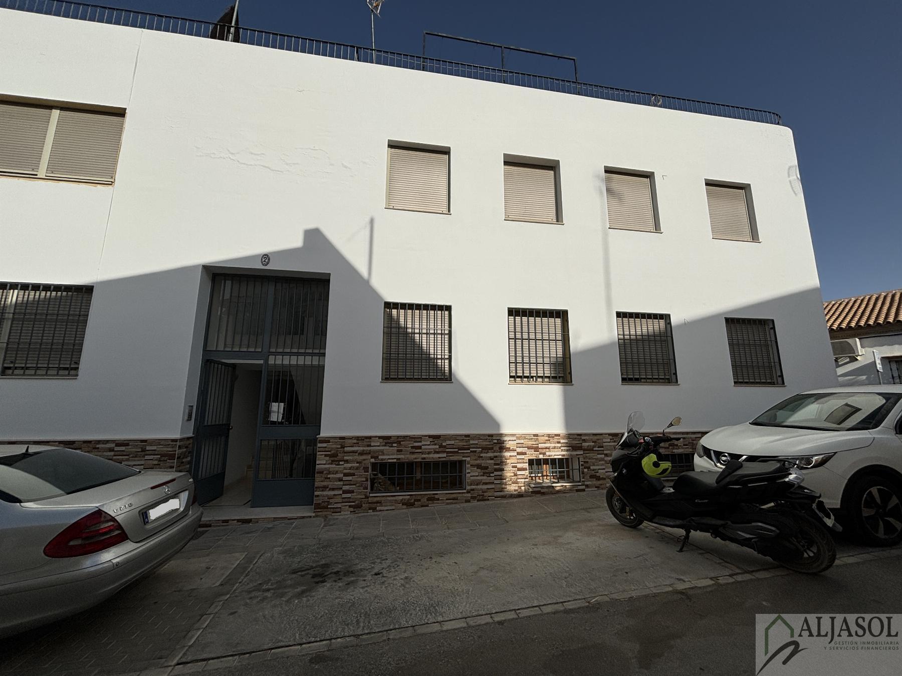 For sale of building in Sanlúcar la Mayor