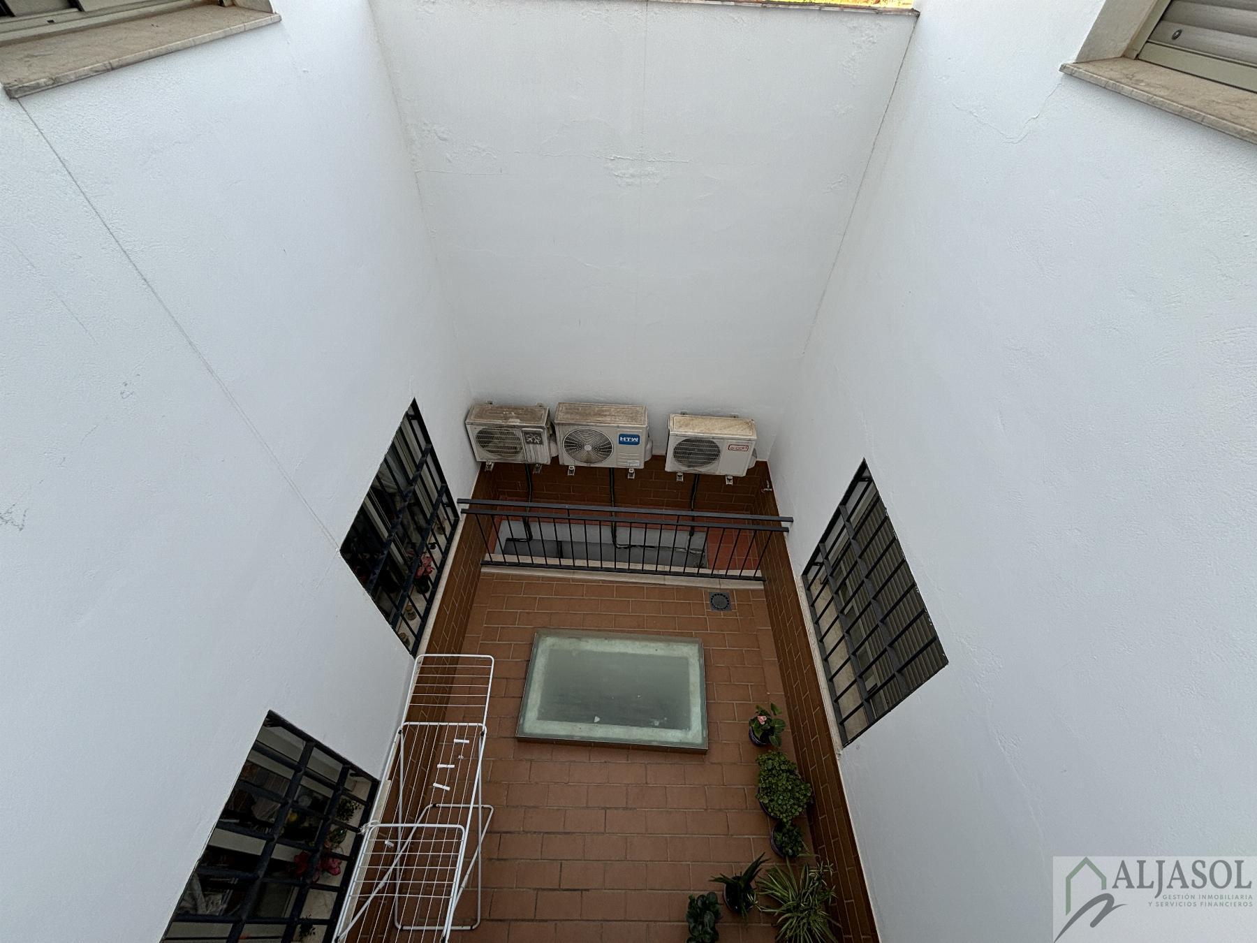 For sale of building in Sanlúcar la Mayor