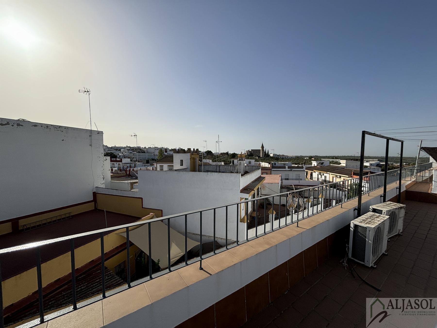 For sale of building in Sanlúcar la Mayor