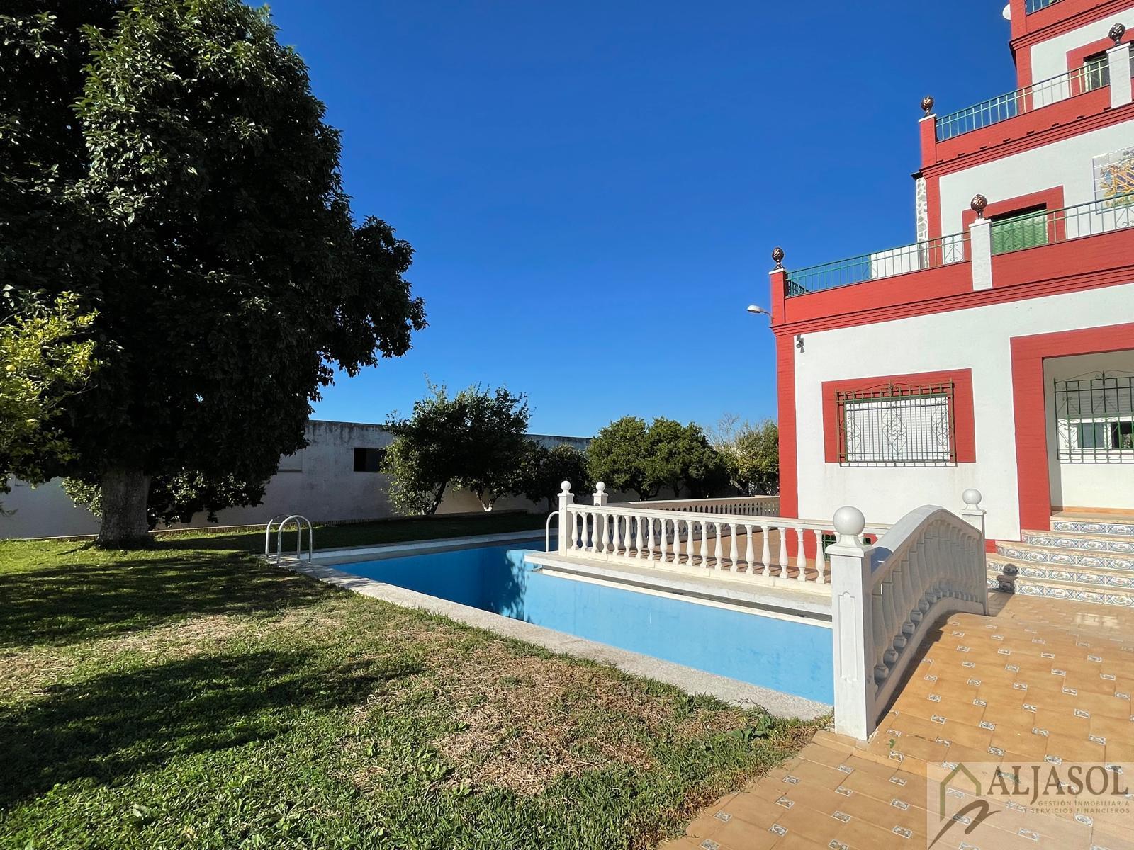For sale of rural property in Benacazón