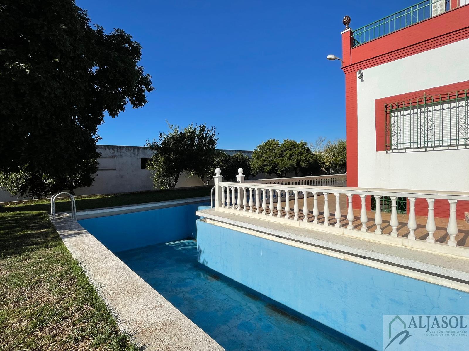 For sale of rural property in Benacazón