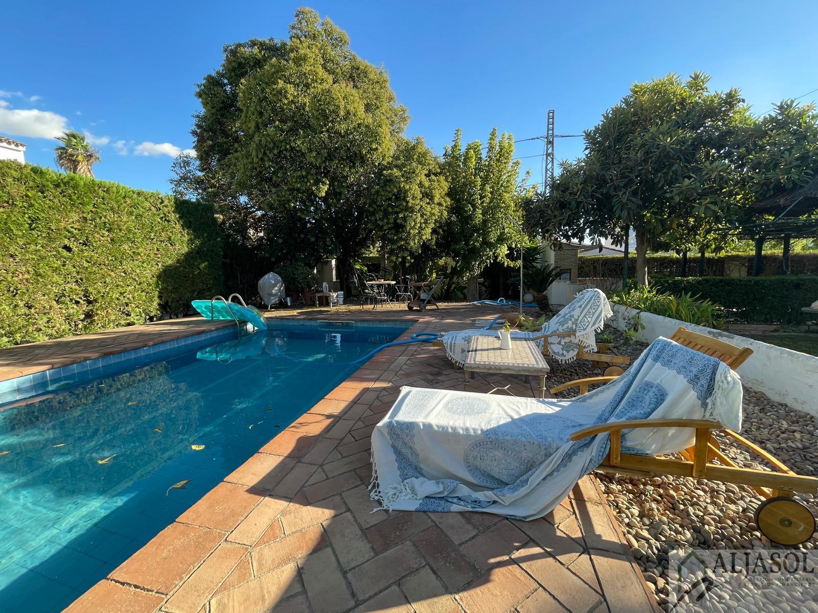 For sale of chalet in Palomares del Río