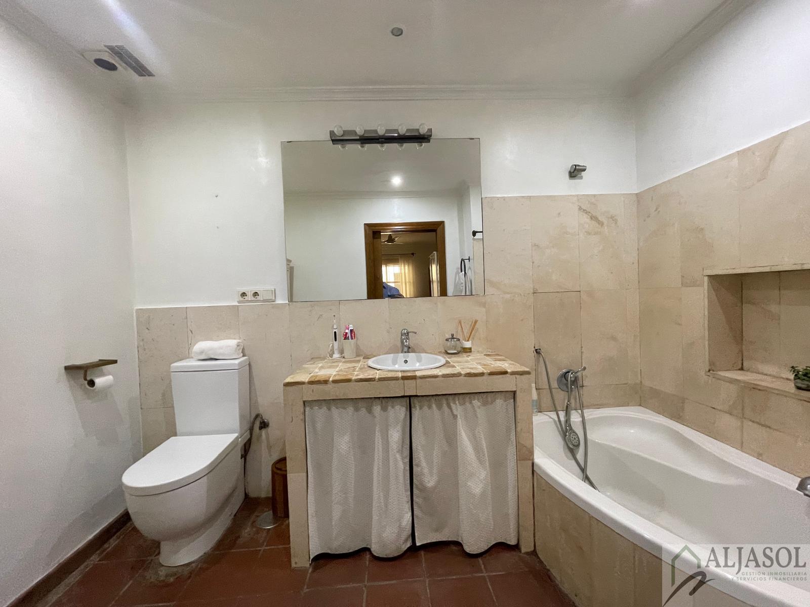 For sale of chalet in Palomares del Río