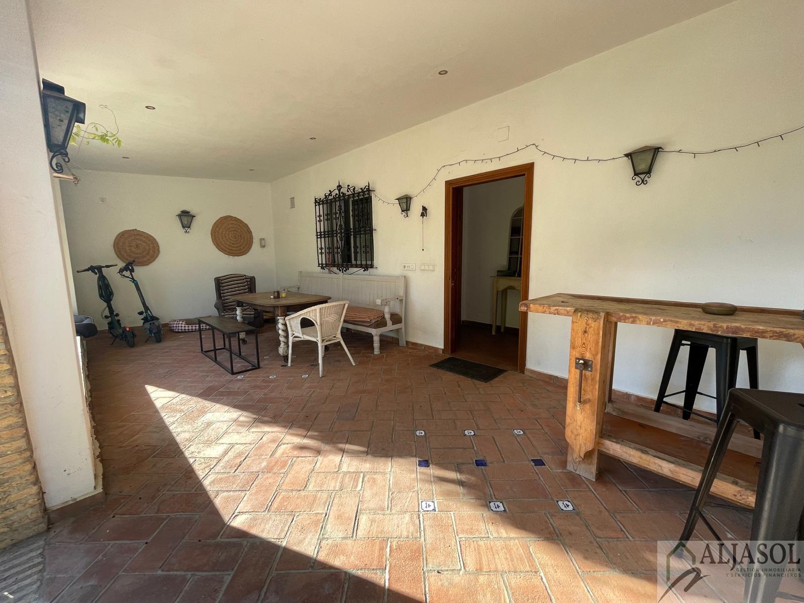 For sale of chalet in Palomares del Río