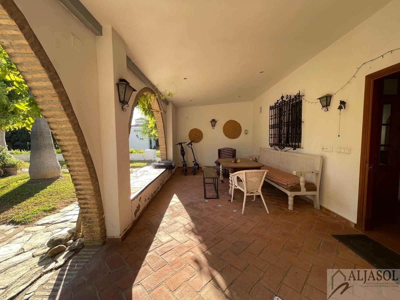 For sale of chalet in Palomares del Río
