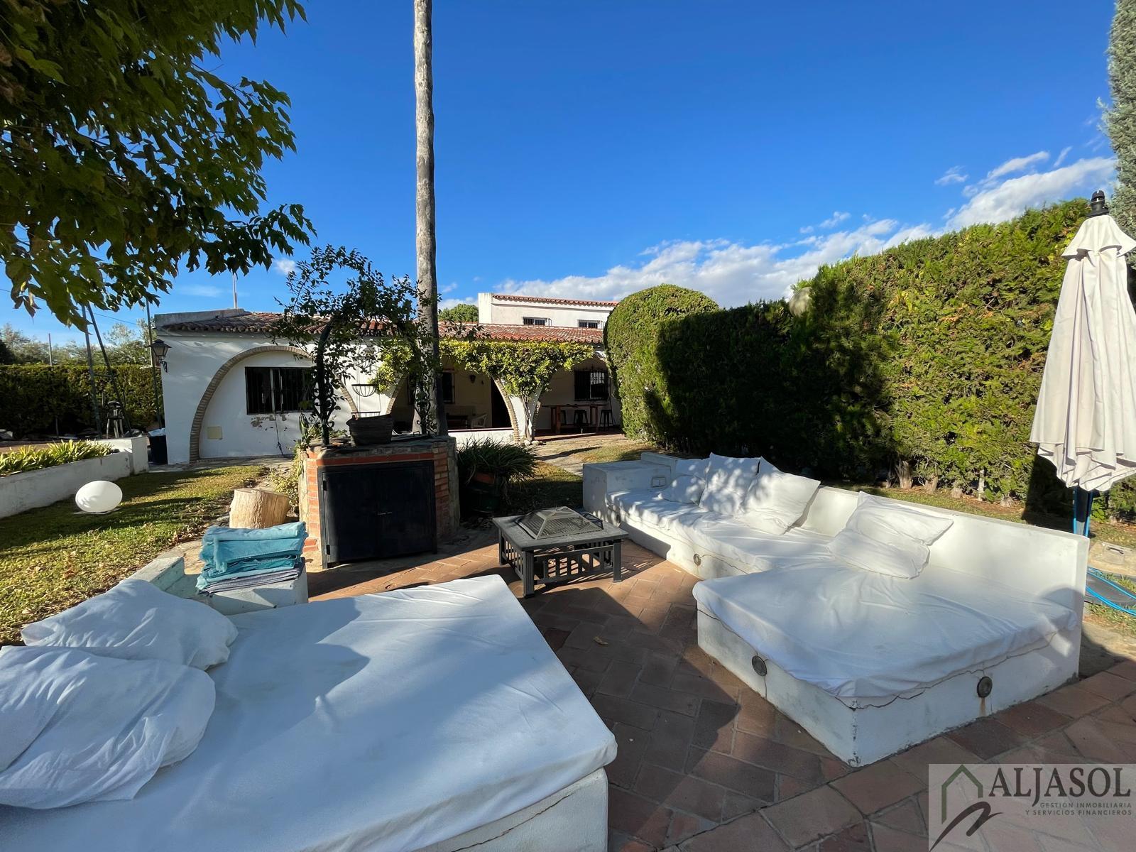 For sale of chalet in Palomares del Río