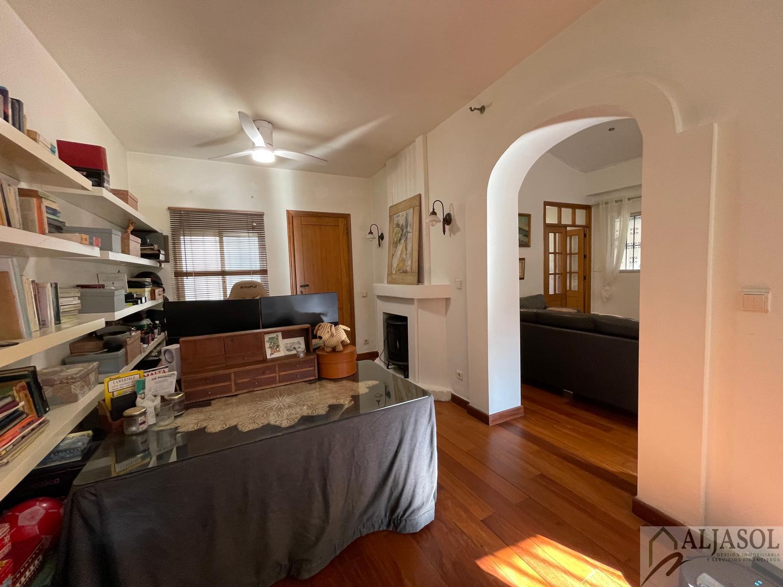 For sale of chalet in Palomares del Río