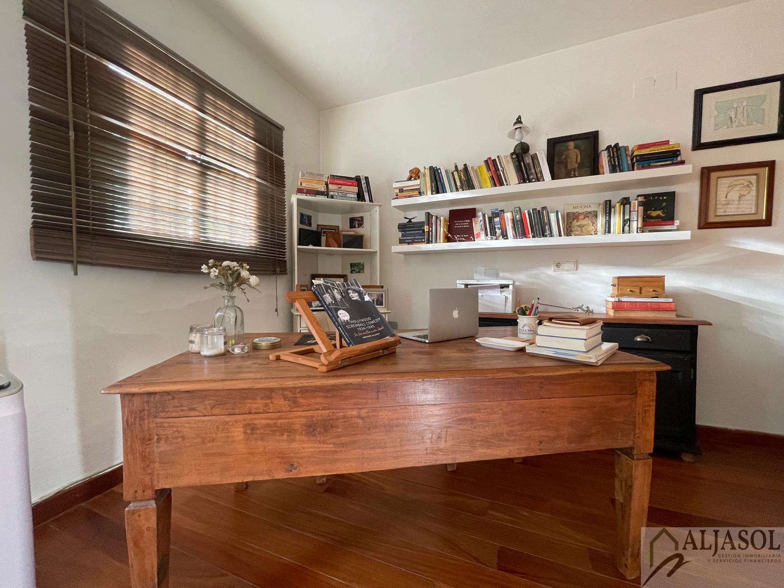 For sale of chalet in Palomares del Río