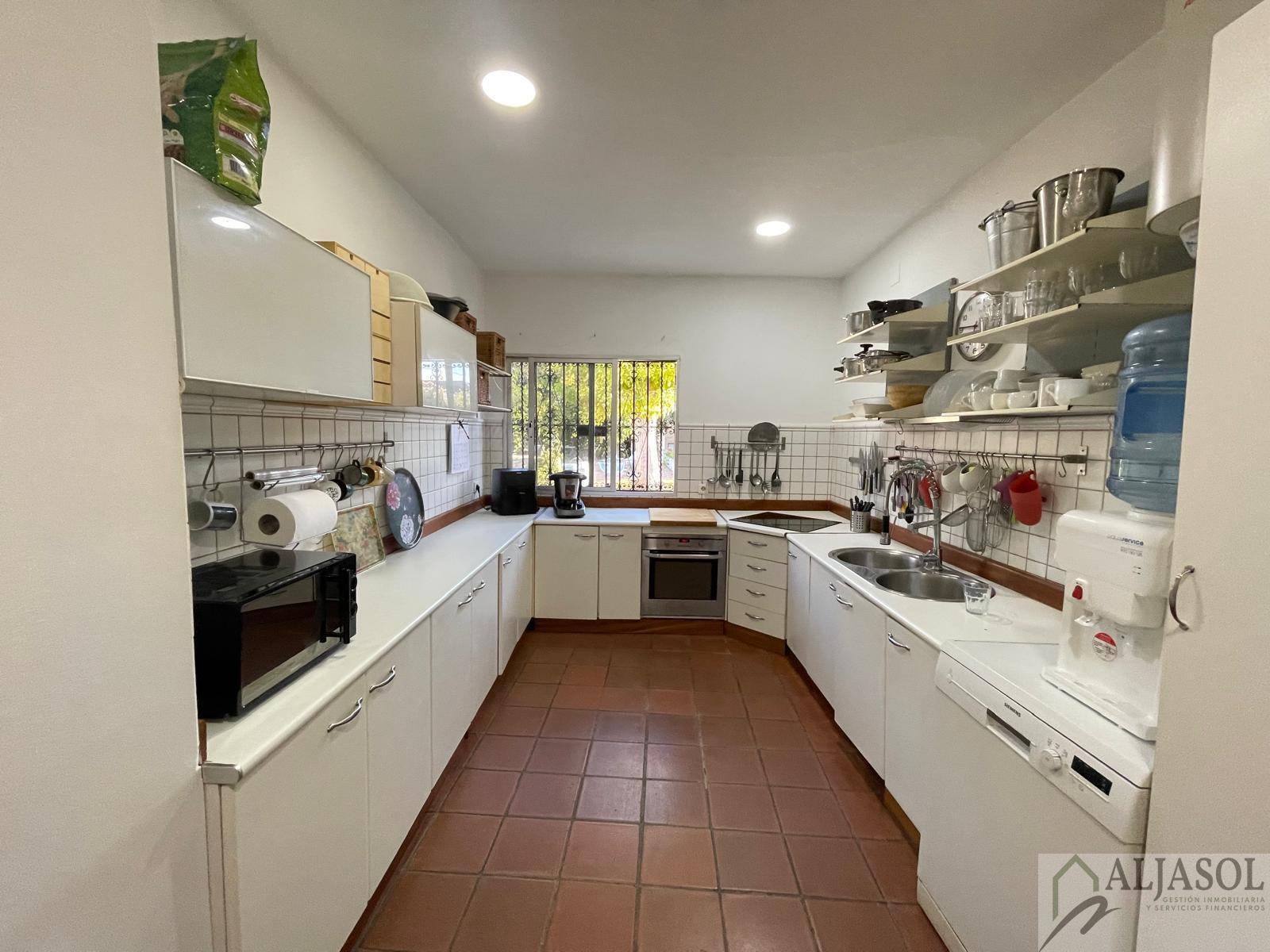 For sale of chalet in Palomares del Río