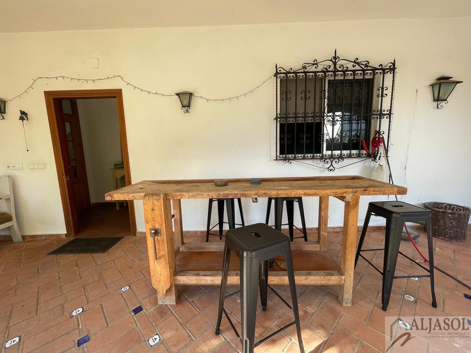 For sale of chalet in Palomares del Río