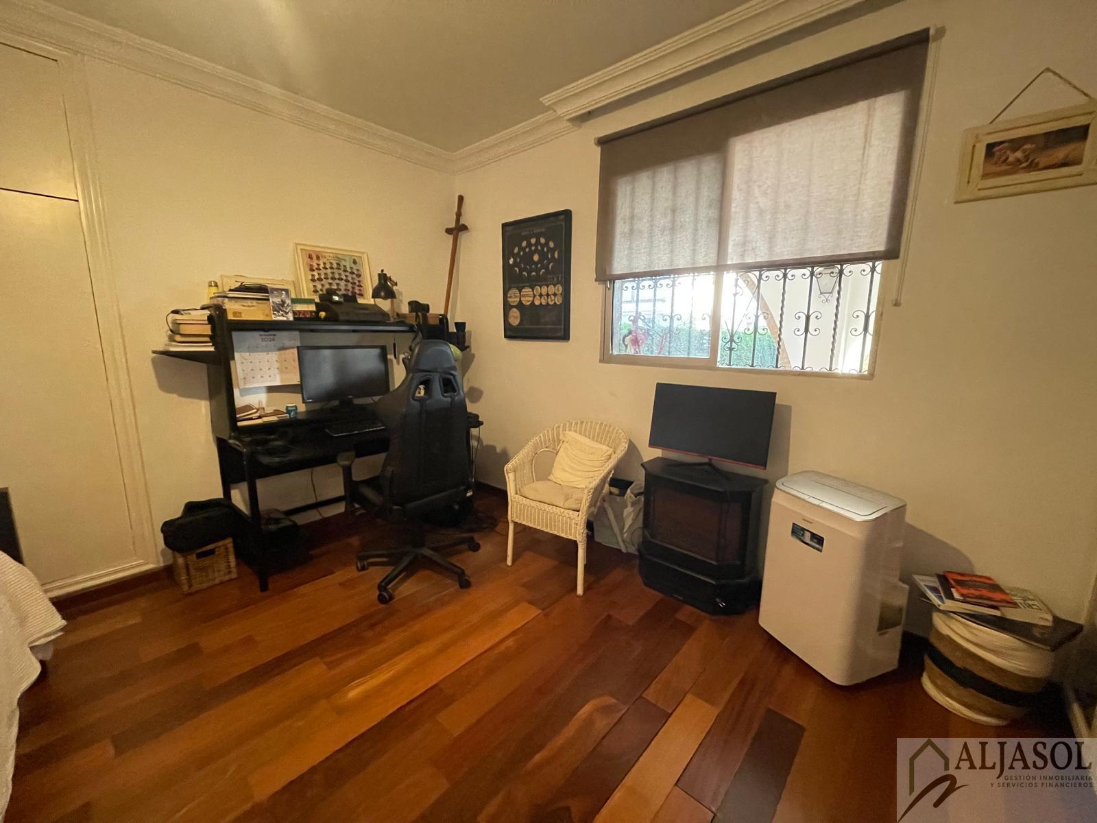 For sale of chalet in Palomares del Río