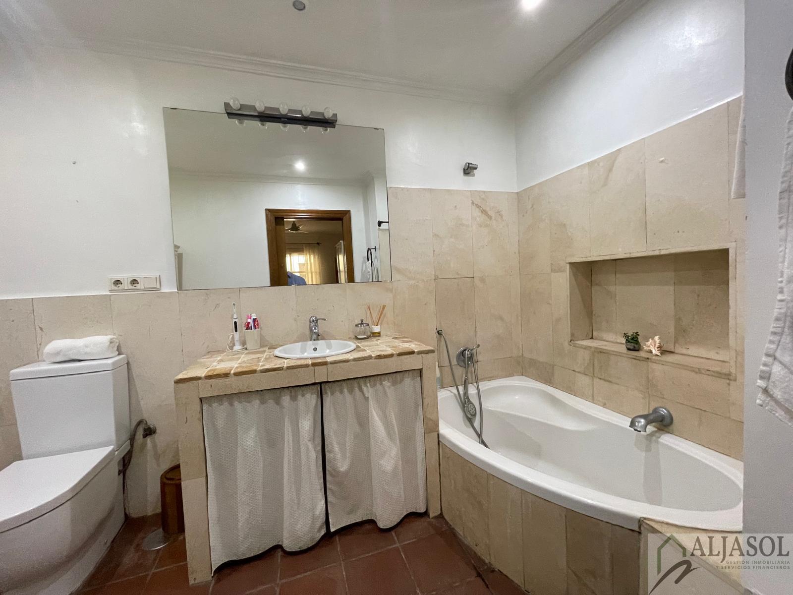 For sale of chalet in Palomares del Río