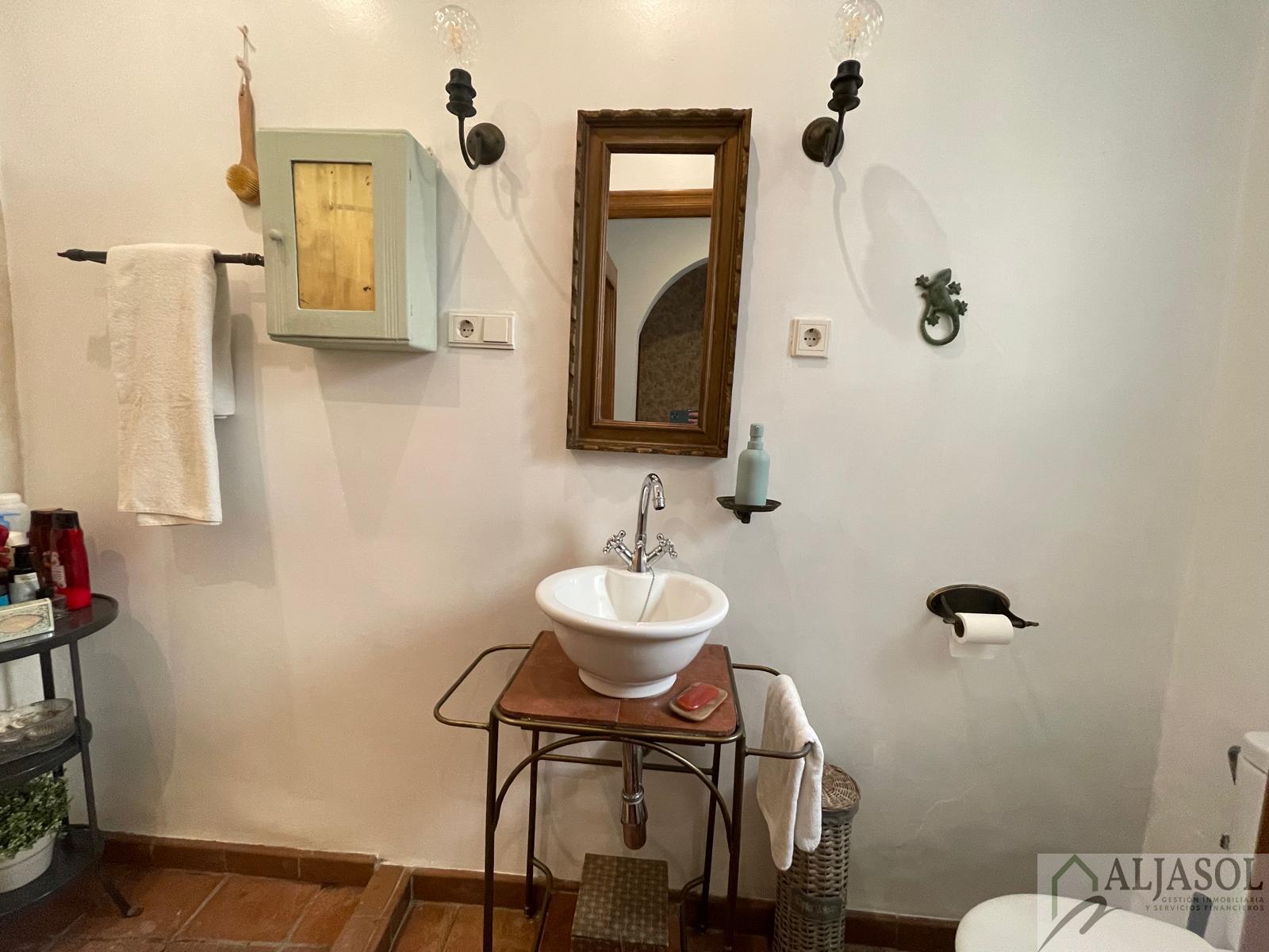 For sale of chalet in Palomares del Río