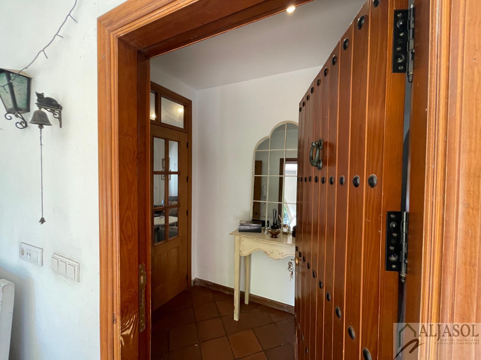 For sale of chalet in Palomares del Río