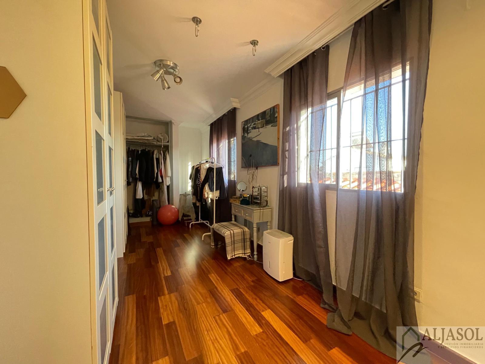 For sale of chalet in Palomares del Río