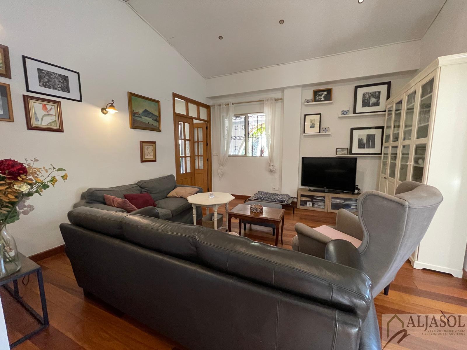 For sale of chalet in Palomares del Río