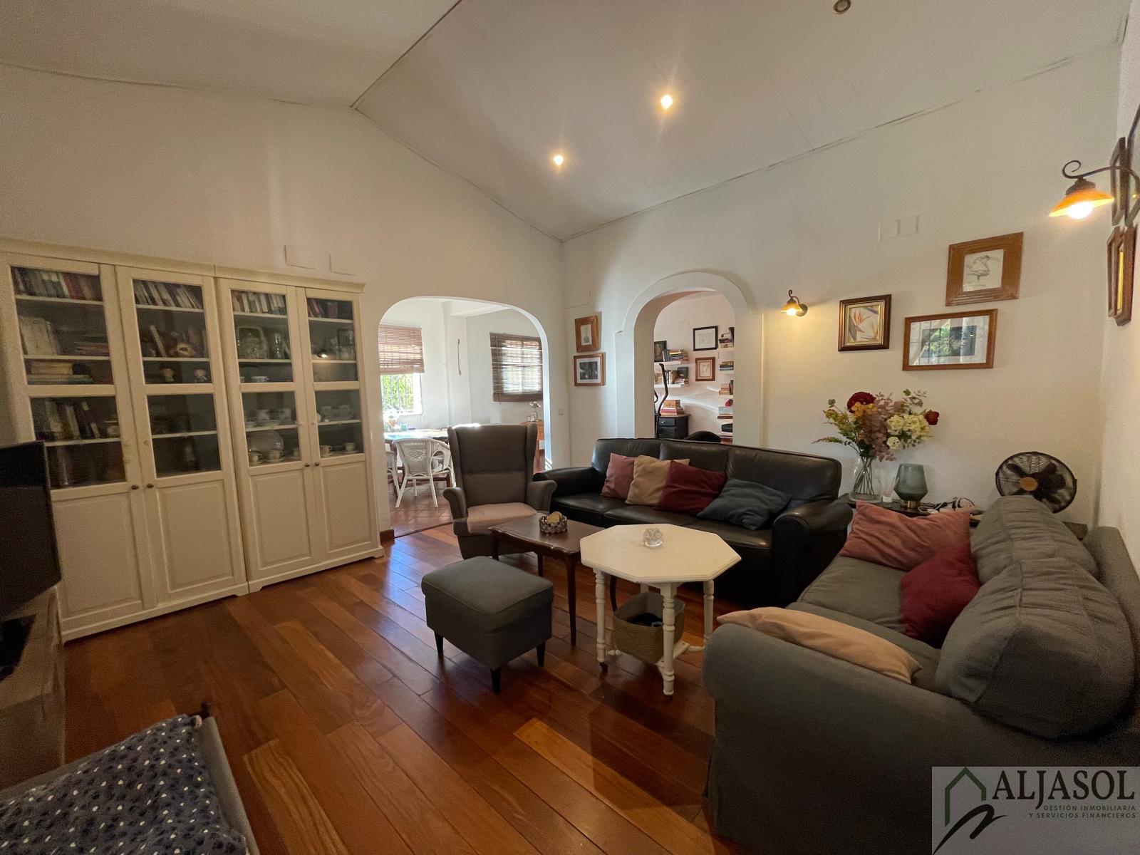 For sale of chalet in Palomares del Río