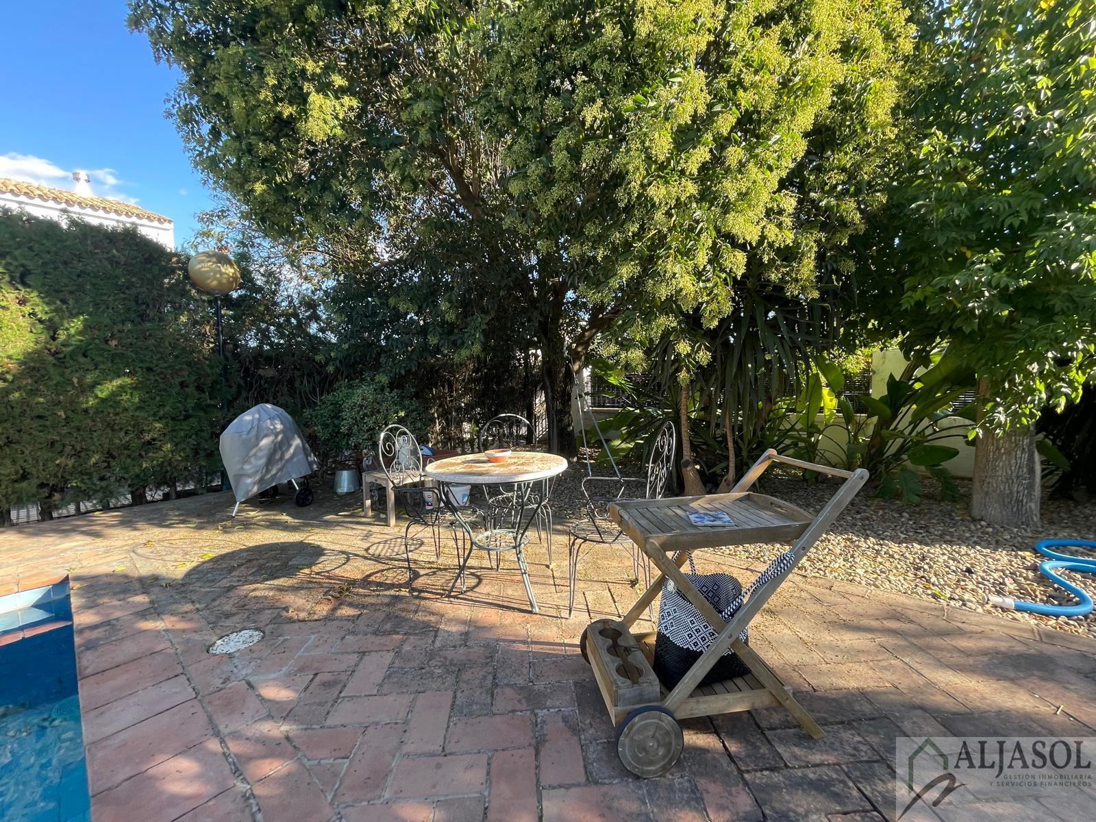 For sale of chalet in Palomares del Río