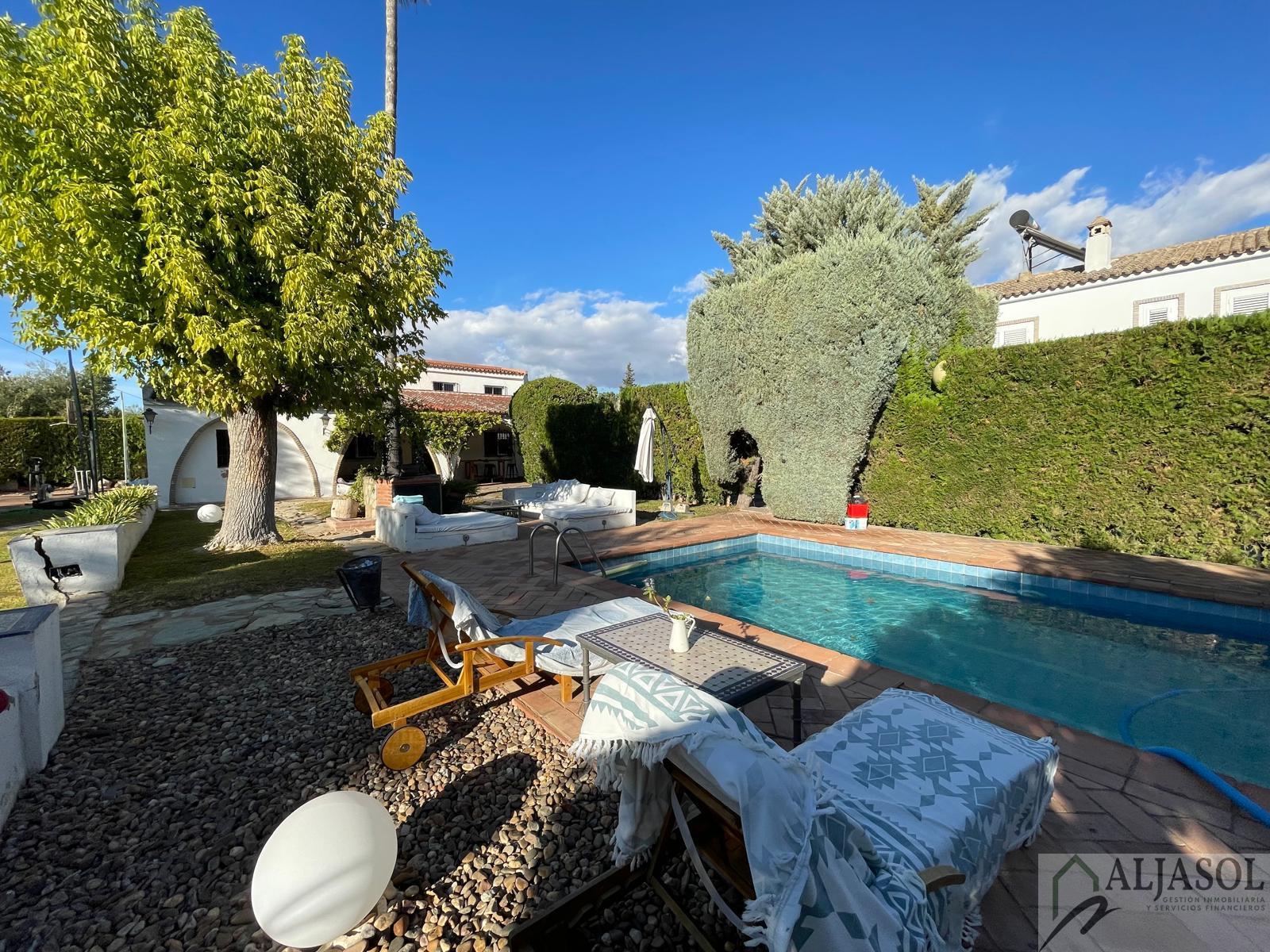 For sale of chalet in Palomares del Río