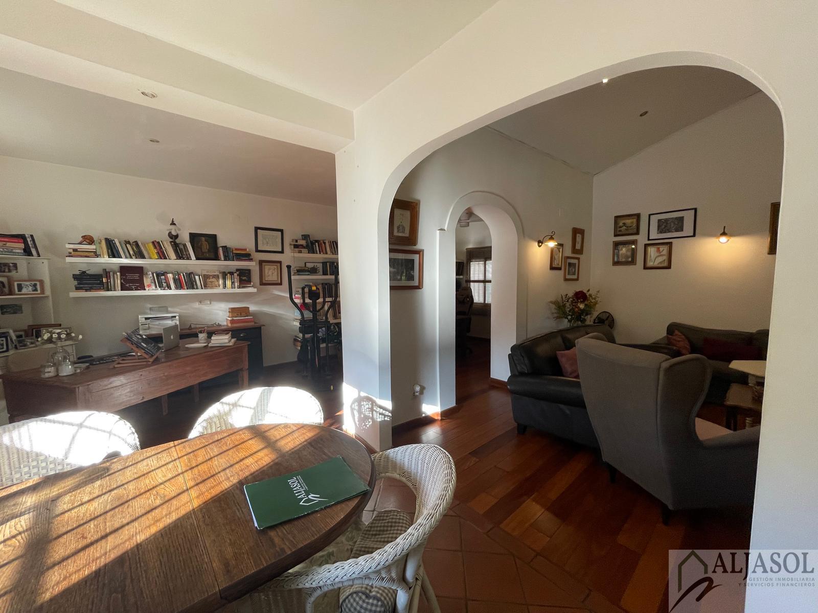 For sale of chalet in Palomares del Río