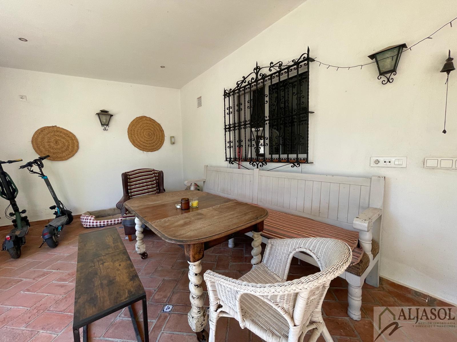 For sale of chalet in Palomares del Río
