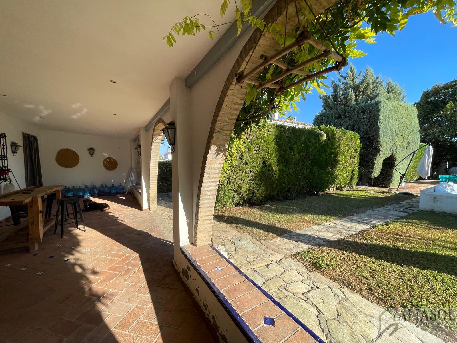 For sale of chalet in Palomares del Río