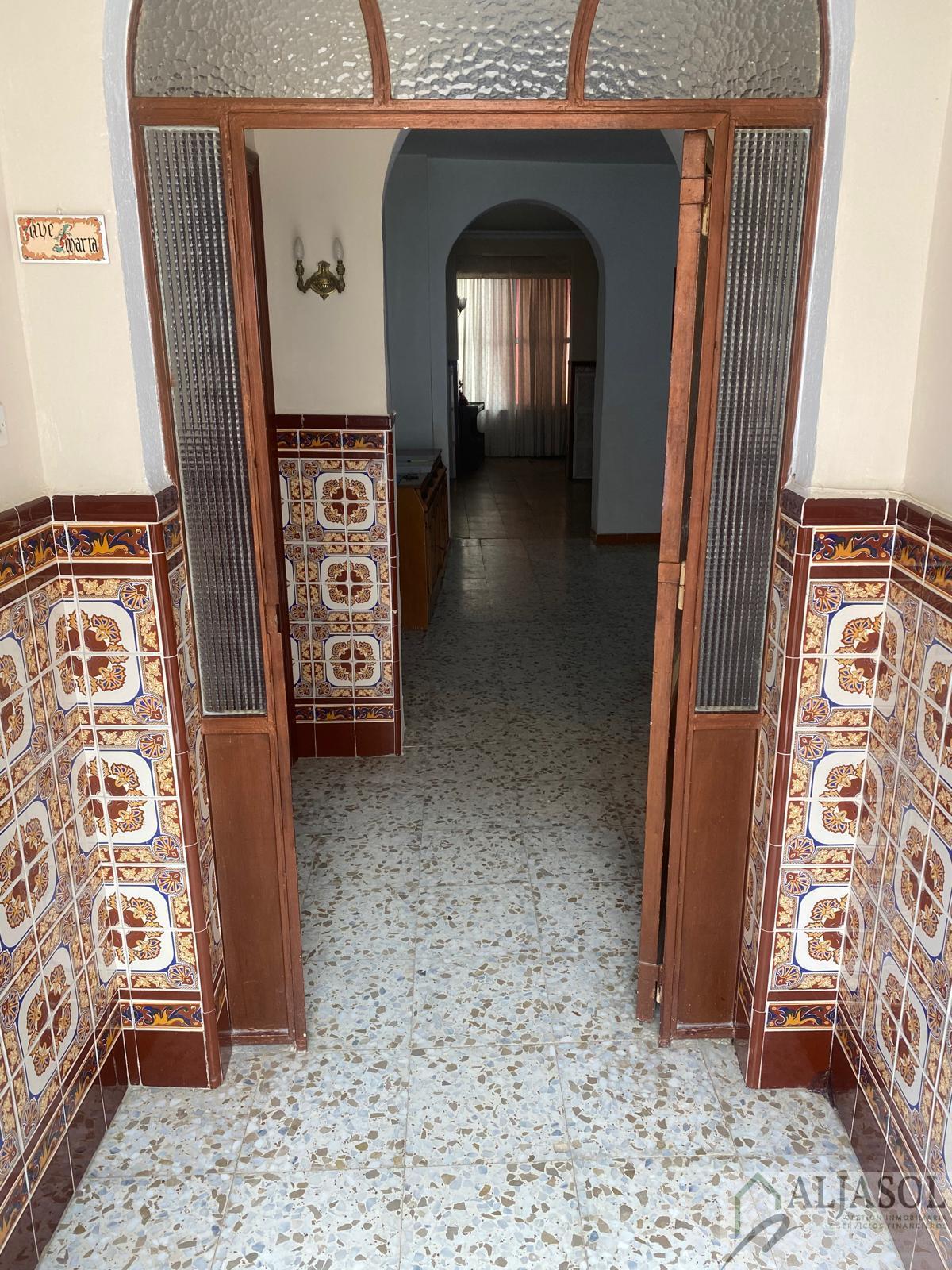 For sale of house in Salteras