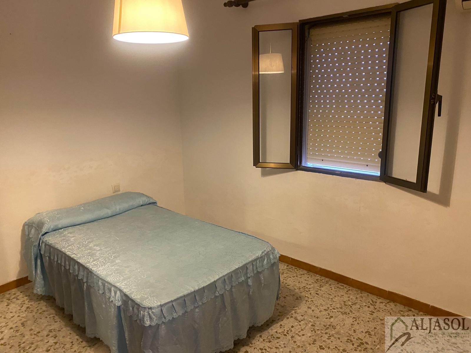 For sale of house in Salteras
