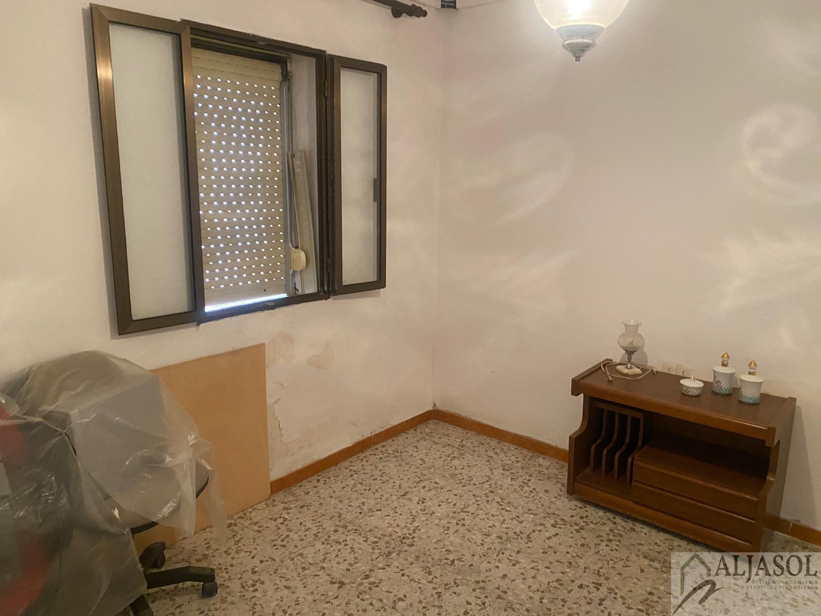 For sale of house in Salteras