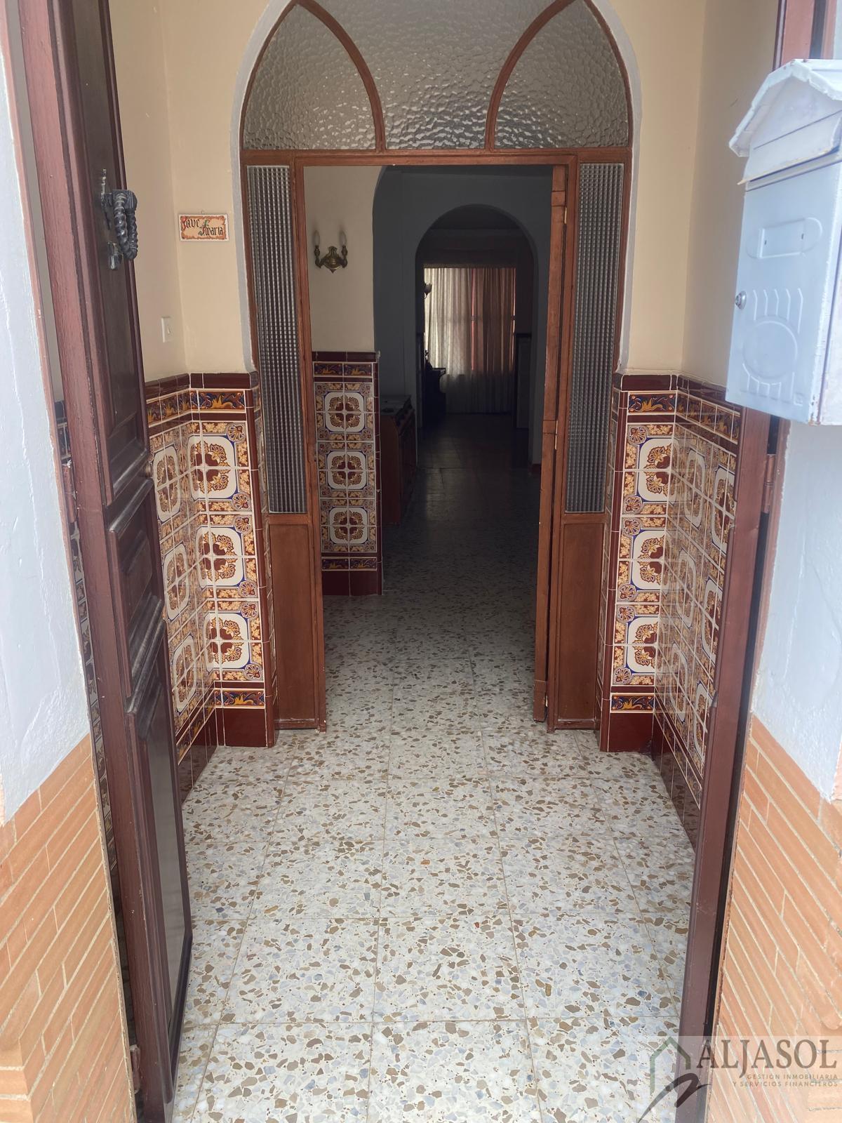 For sale of house in Salteras