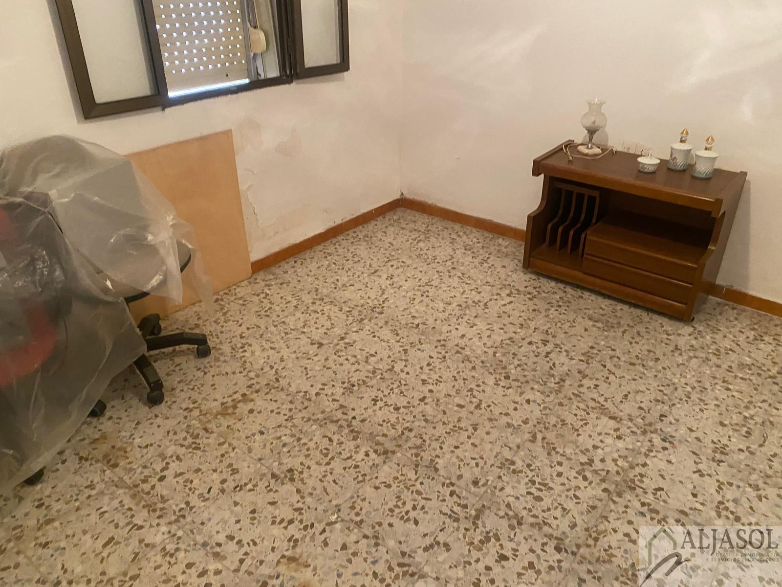 For sale of house in Salteras