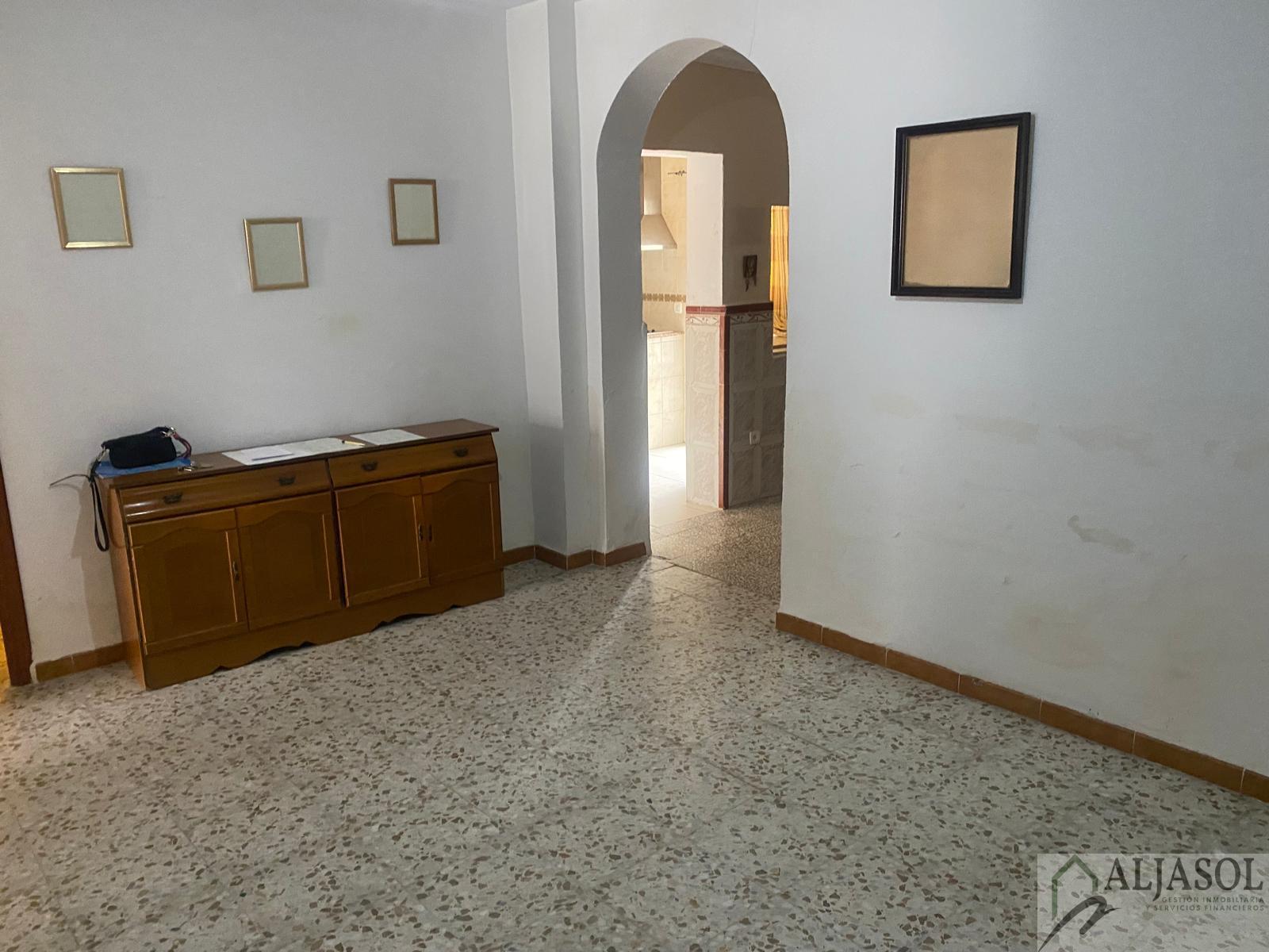 For sale of house in Salteras