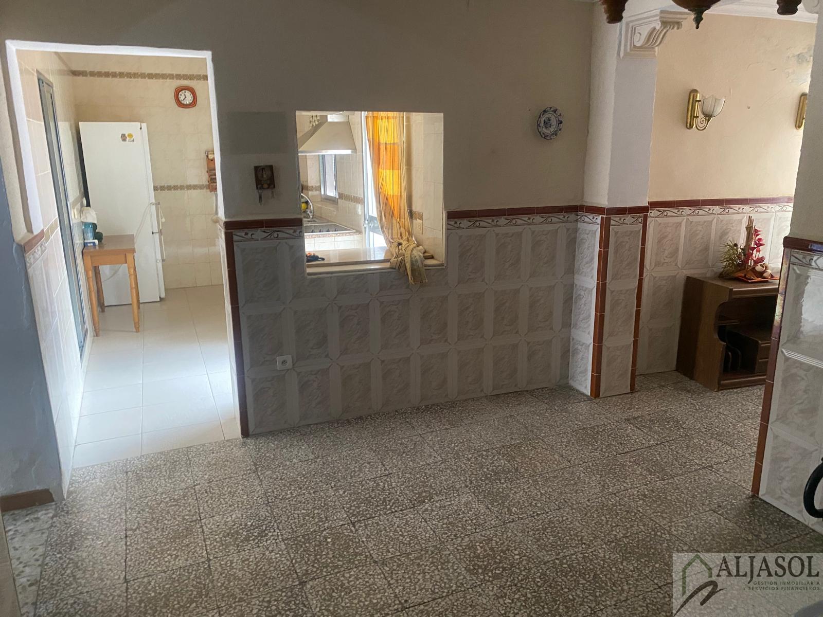 For sale of house in Salteras