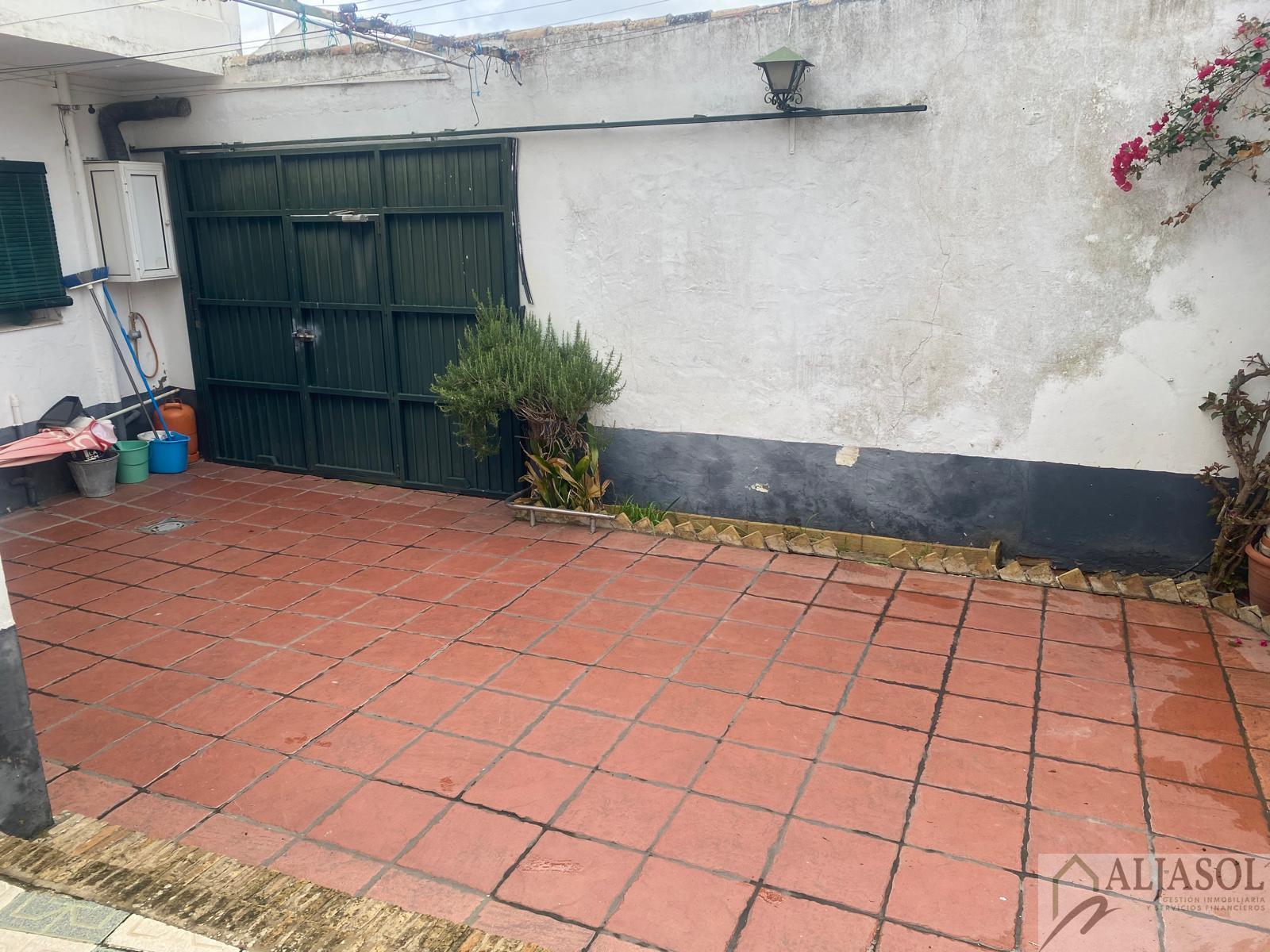 For sale of house in Salteras