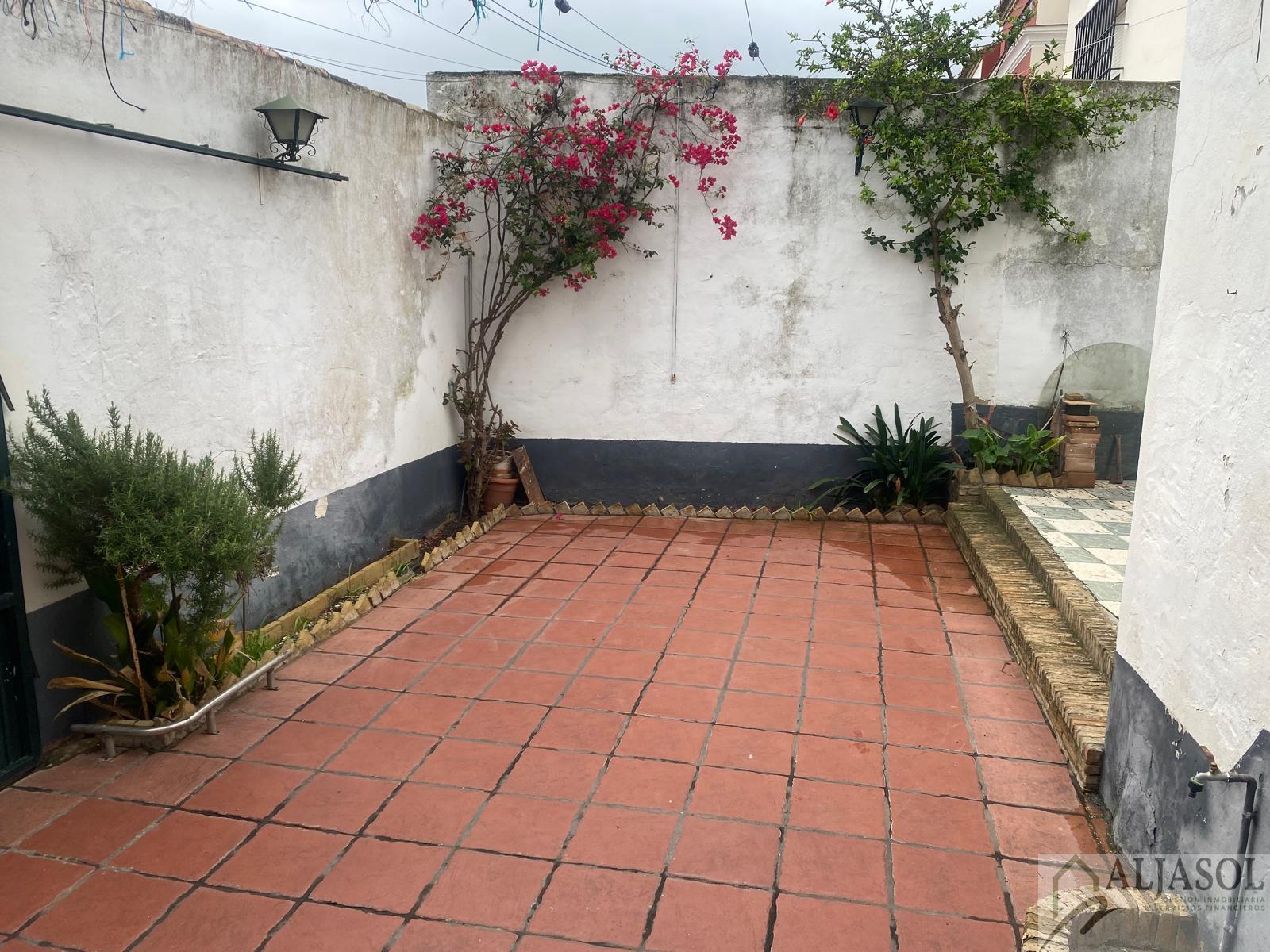 For sale of house in Salteras
