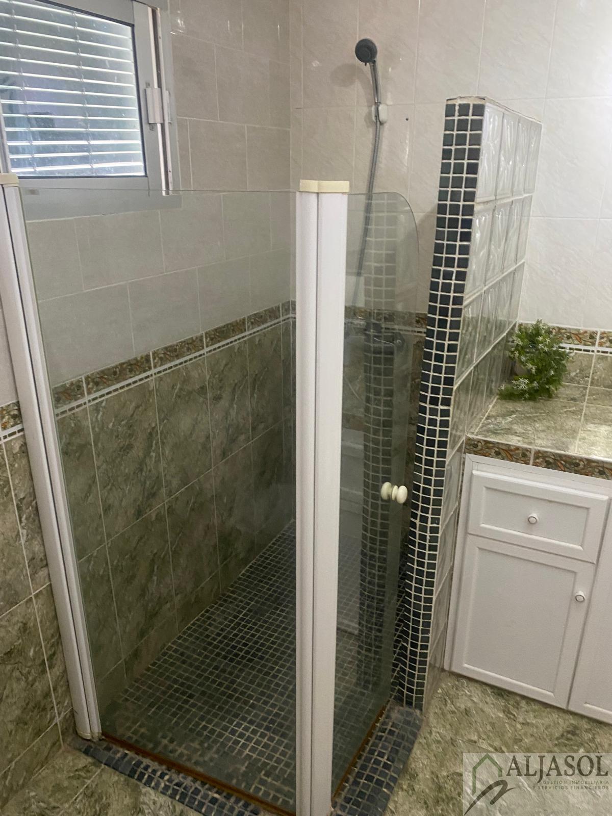 For sale of house in Salteras