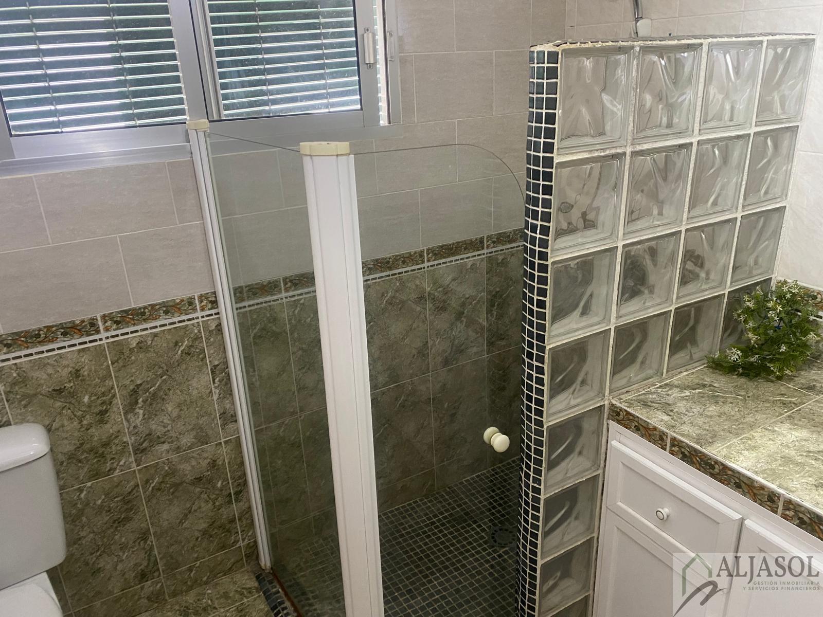 For sale of house in Salteras