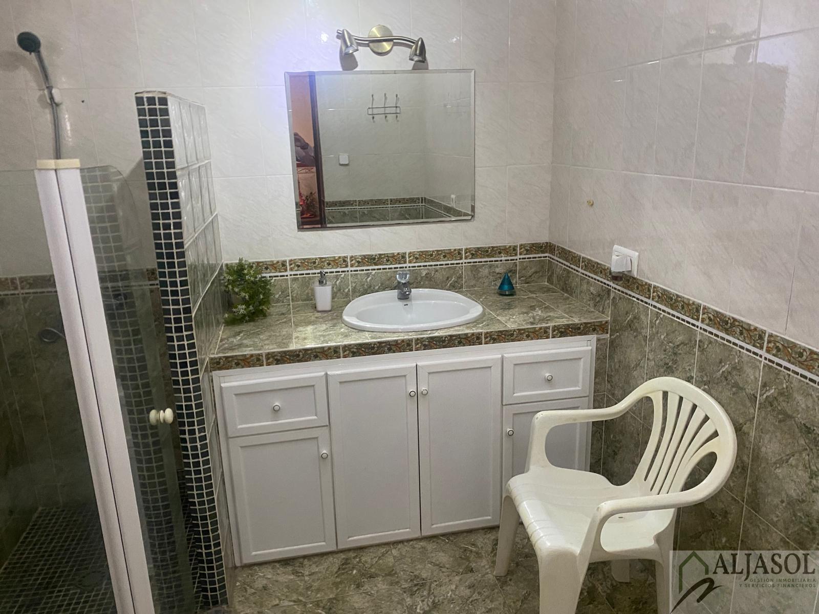 For sale of house in Salteras