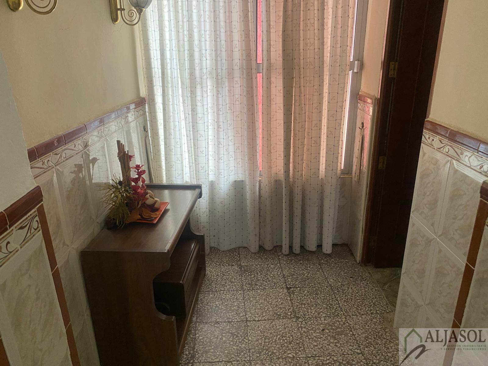 For sale of house in Salteras